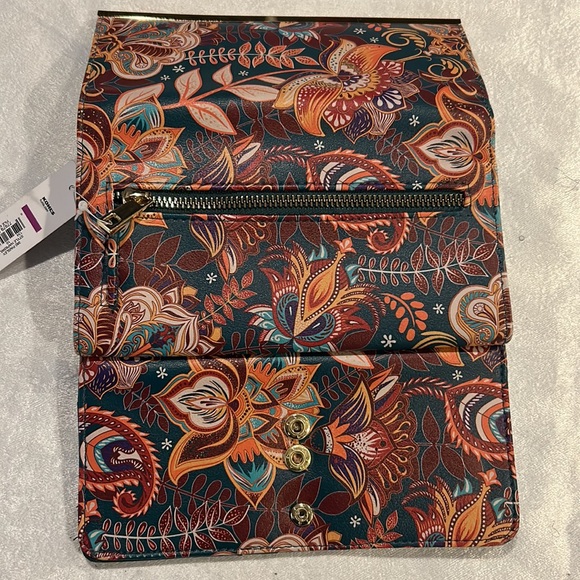 Paisley 3part wallet. Clasp-closure. 2 windows. Zipped back-side.Gold bar front. - Picture 4 of 5